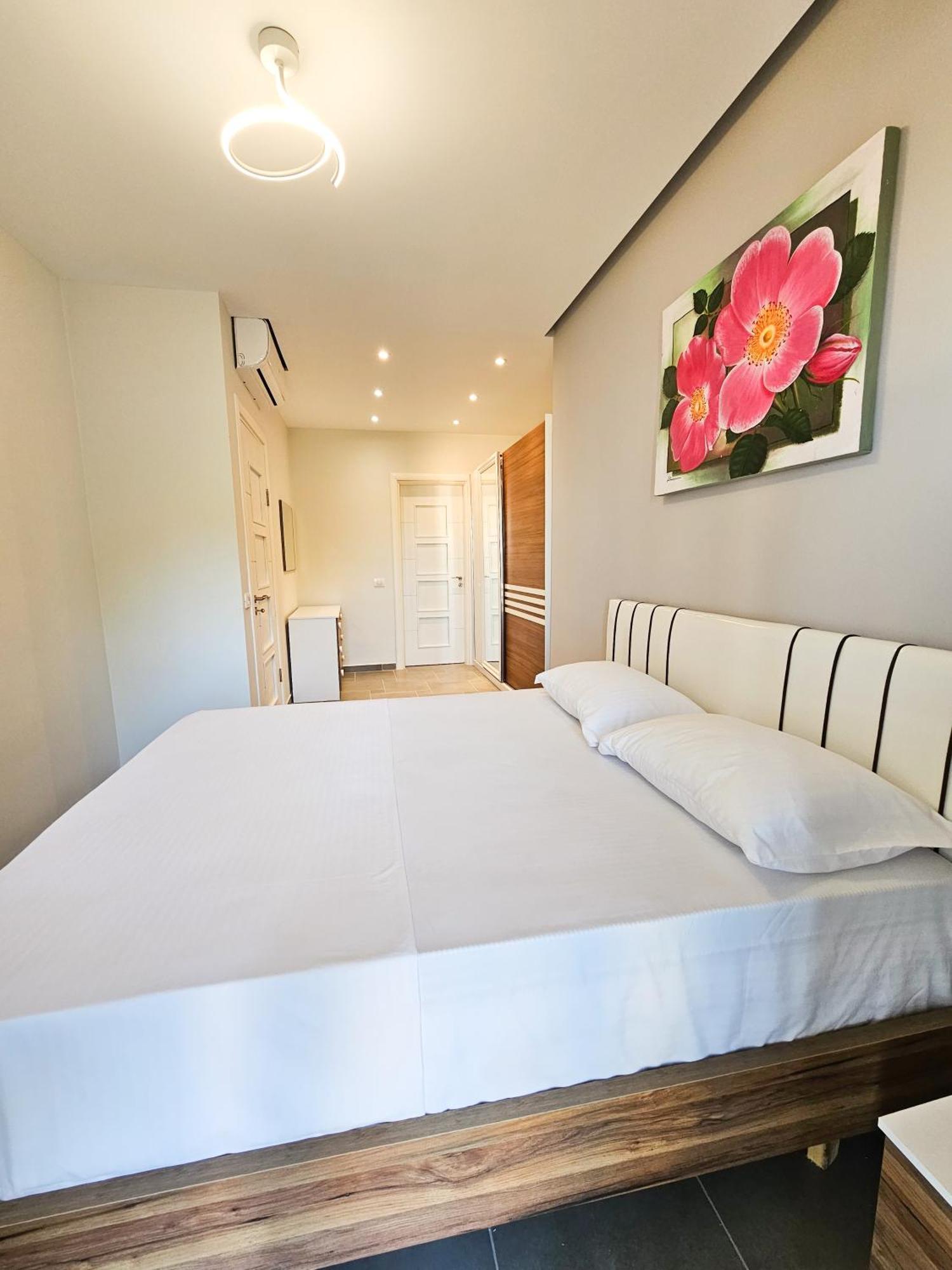 Sea View Apartments Durres Bagian luar foto