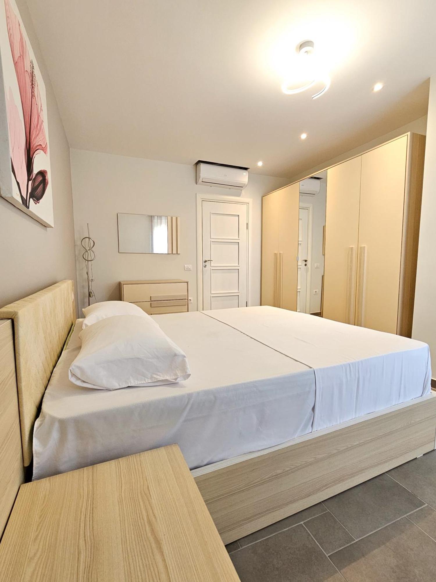 Sea View Apartments Durres Bagian luar foto