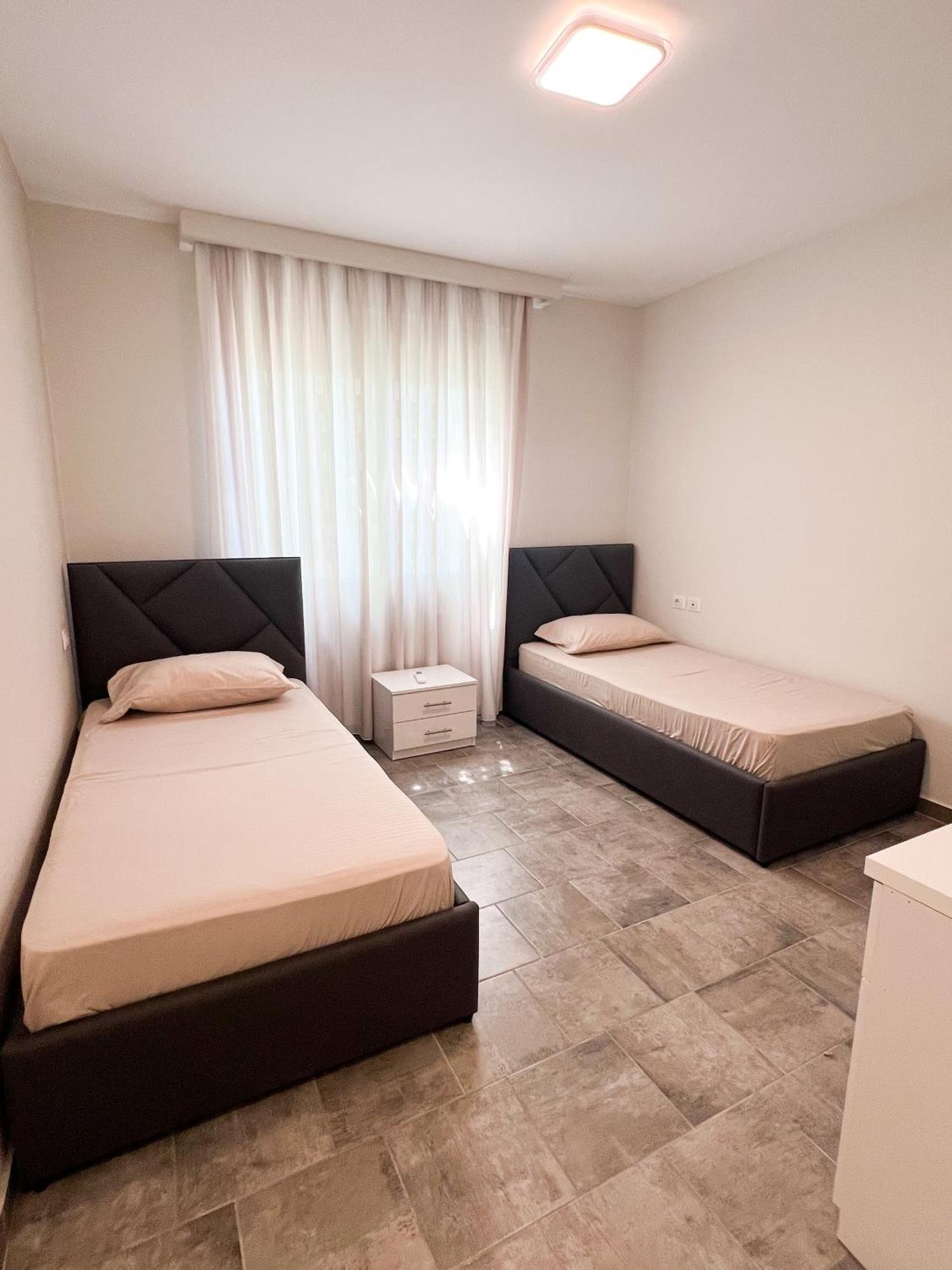 Sea View Apartments Durres Bagian luar foto